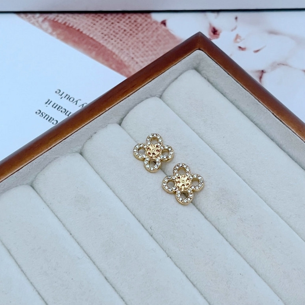 Elegant Gold Flower Stud Earrings